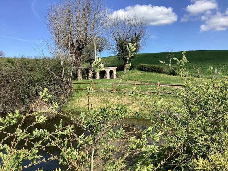 Le Gite De La Fontaine Chiddes Eksteriør billede